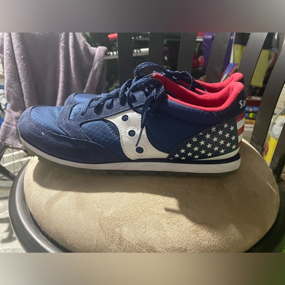 MENS SIZE 8.5 worn a handful or less. - Picture 2 of 9